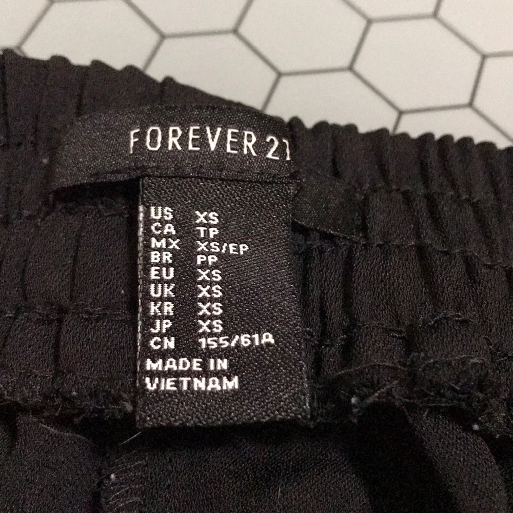 FOREVER 21 RUNNING SHORT - Picture 2 of 2